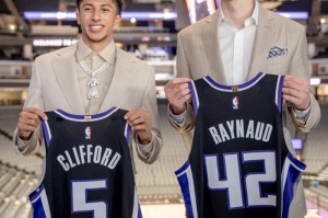 这是提前暗示不给退役号码？国王新秀选择5号球衣 上一任是福克斯