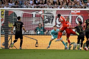 九游体育在线网站-拜仁4天内第2次将大胜踢成险胜，迪亚斯“居功至伟”