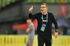 九游体育在线网站-比利奇夸赞队员像英雄一样战斗 称球队困难很多