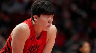 拓媒：杨瀚森打出赛季最佳表现 他在场时球队不用着急换他下去了