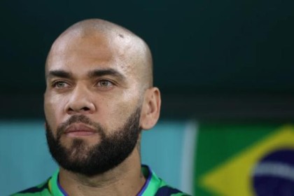 九游体育网页-强奸or情愿？一双白运动鞋决定阿尔维斯是否有罪？