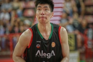 九游体育下载app-西乙次轮余嘉豪贡献17分关键三分 球队加时一分之差憾负