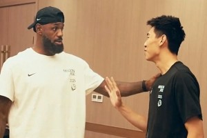 九游体育网页-崔永熙回顾詹姆斯中国行：当面要求老詹再战五年 老詹笑着拒绝