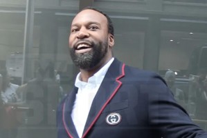 九游体育首页入口-拜伦-戴维斯将参加《与星共舞》，已向前冠军香珀特请教